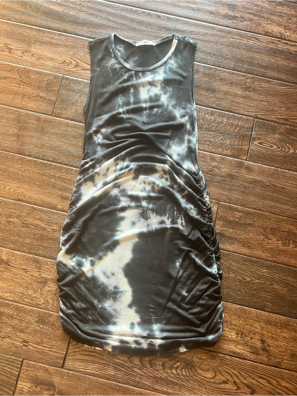 Sleeveless Tie-Dye Maternity Ruched Dress - Black & White